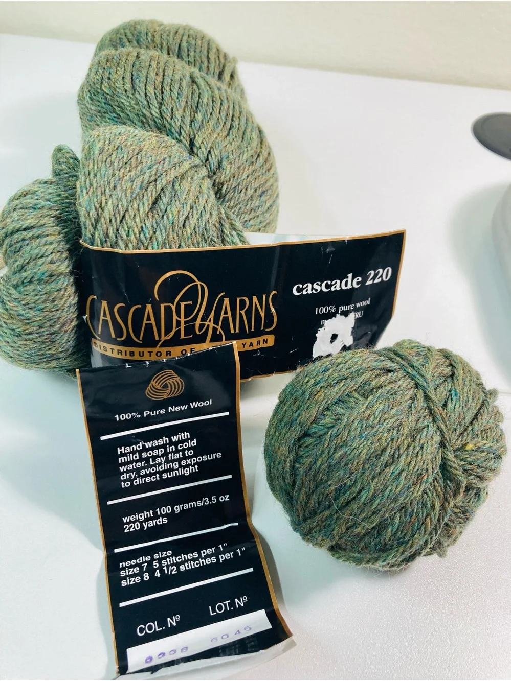 1 NEW + 1 (122g total) Cascade 220 Pure Wool Yarn - Heathered Green color 9338